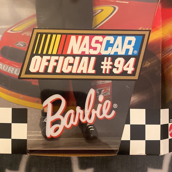 NRFB Nascar Barbie Official #94 - Bill Elliott box - McDonalds Sponsor clothing - Picture 3 of 9